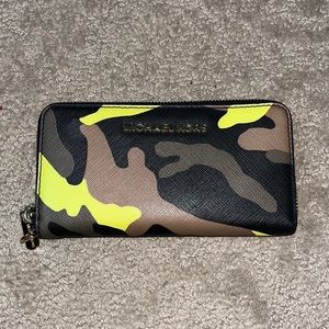 Camo MK multi compartment wallet
